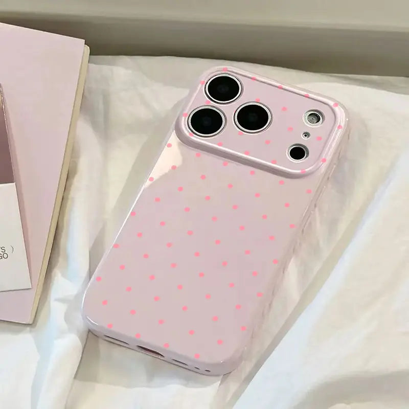 Polka‑Dot Heart‑Border Phone Case Made of Premium Glossy Soft Tpu‑Pc Composite Material. the Smooth Skin‑Friendly Surface Resists Fingerprints and Delivers a Silky Non‑Slip Grip. Exquisite Embossed Heart Patterns on Side Borders Add Sweet Detail