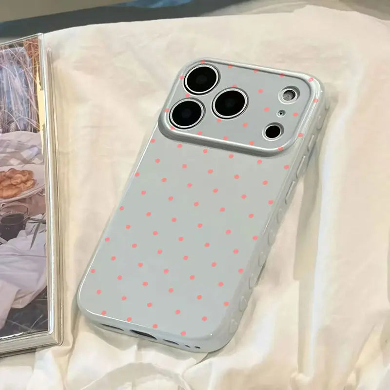 Polka‑Dot Heart‑Border Phone Case Made of Premium Glossy Soft Tpu‑Pc Composite Material. the Smooth Skin‑Friendly Surface Resists Fingerprints and Delivers a Silky Non‑Slip Grip. Exquisite Embossed Heart Patterns on Side Borders Add Sweet Detail