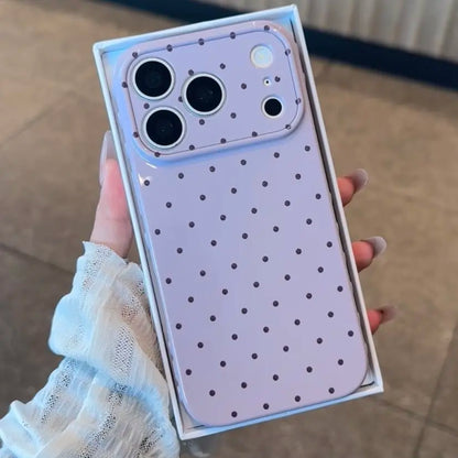 Polka‑Dot Heart‑Border Phone Case Made of Premium Glossy Soft Tpu‑Pc Composite Material. the Smooth Skin‑Friendly Surface Resists Fingerprints and Delivers a Silky Non‑Slip Grip. Exquisite Embossed Heart Patterns on Side Borders Add Sweet Detail